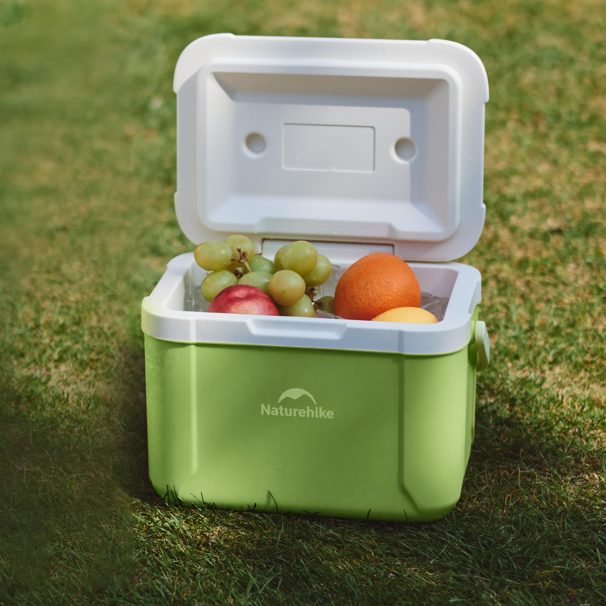 Naturehike 5.3 Qt cooler fits six cans for easy on the go snacks