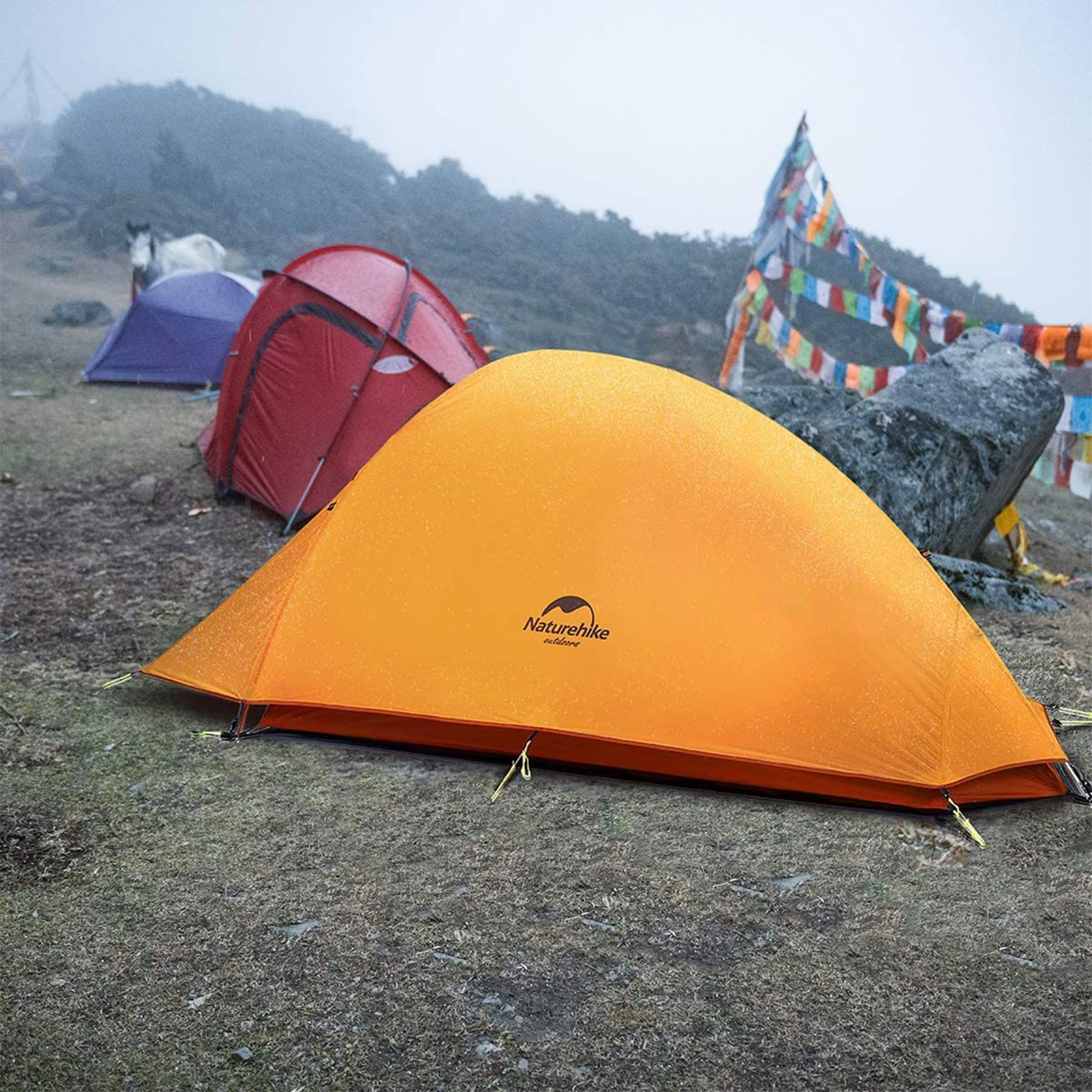 Naturehike Cloud-Up 1P tent waterproof coating underscores stay-dry performance in wet conditions.