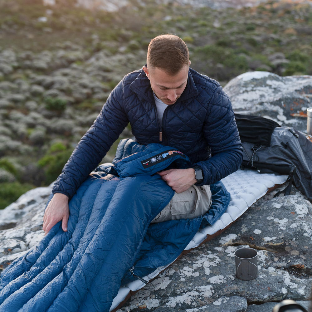 Naturehike YKK two-way zipper close-up enabling smooth venting and bag connections.