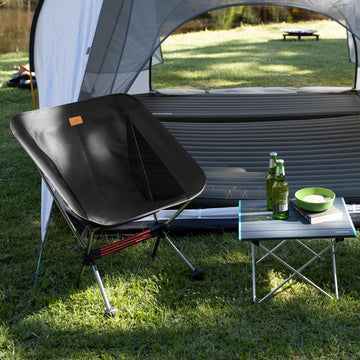 Naturehike YL08 aluminum frame provides stable support on uneven ground.