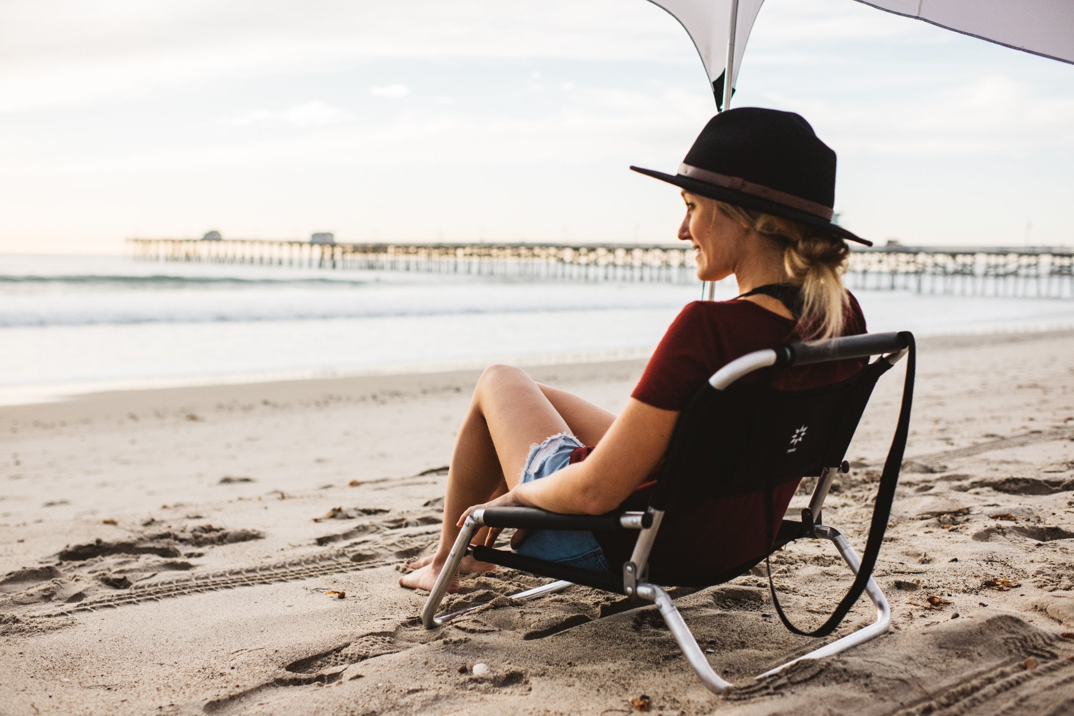 Neso chair shoulder-strap black enables hands-free transport