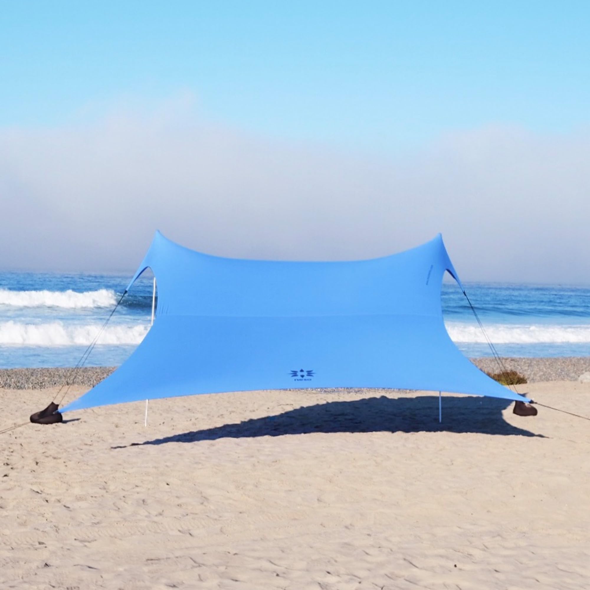 Neso Gigante sun shelter setup enables fast, easy beach relaxation on family outings.