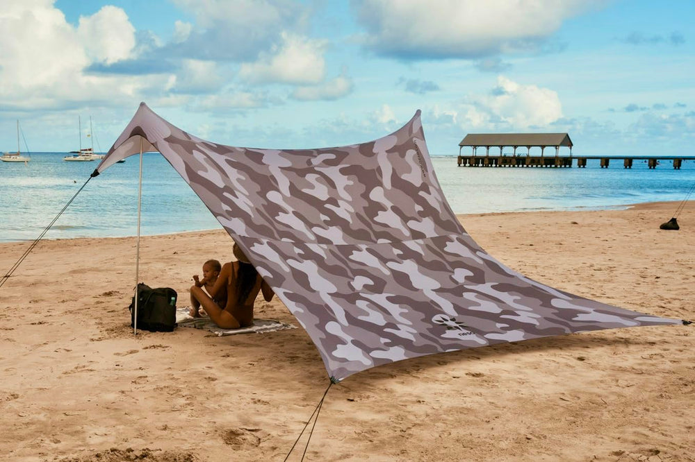 Neso Grande beach tent setup shows quick two-pole assembly for effortless day planning.