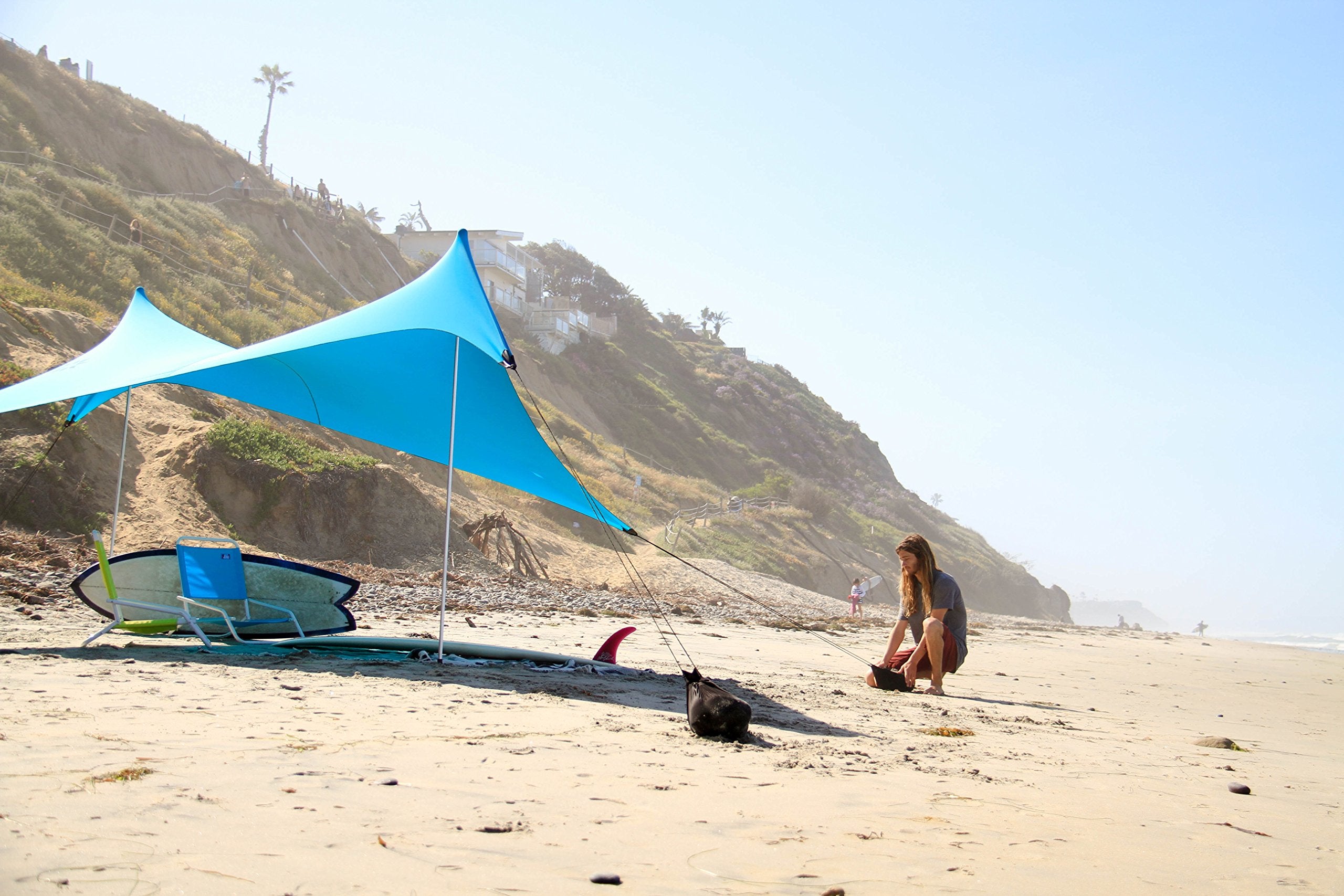 Neso Grande portable beach tent with carry bag highlights lightweight travel convenience for outdoor outings.