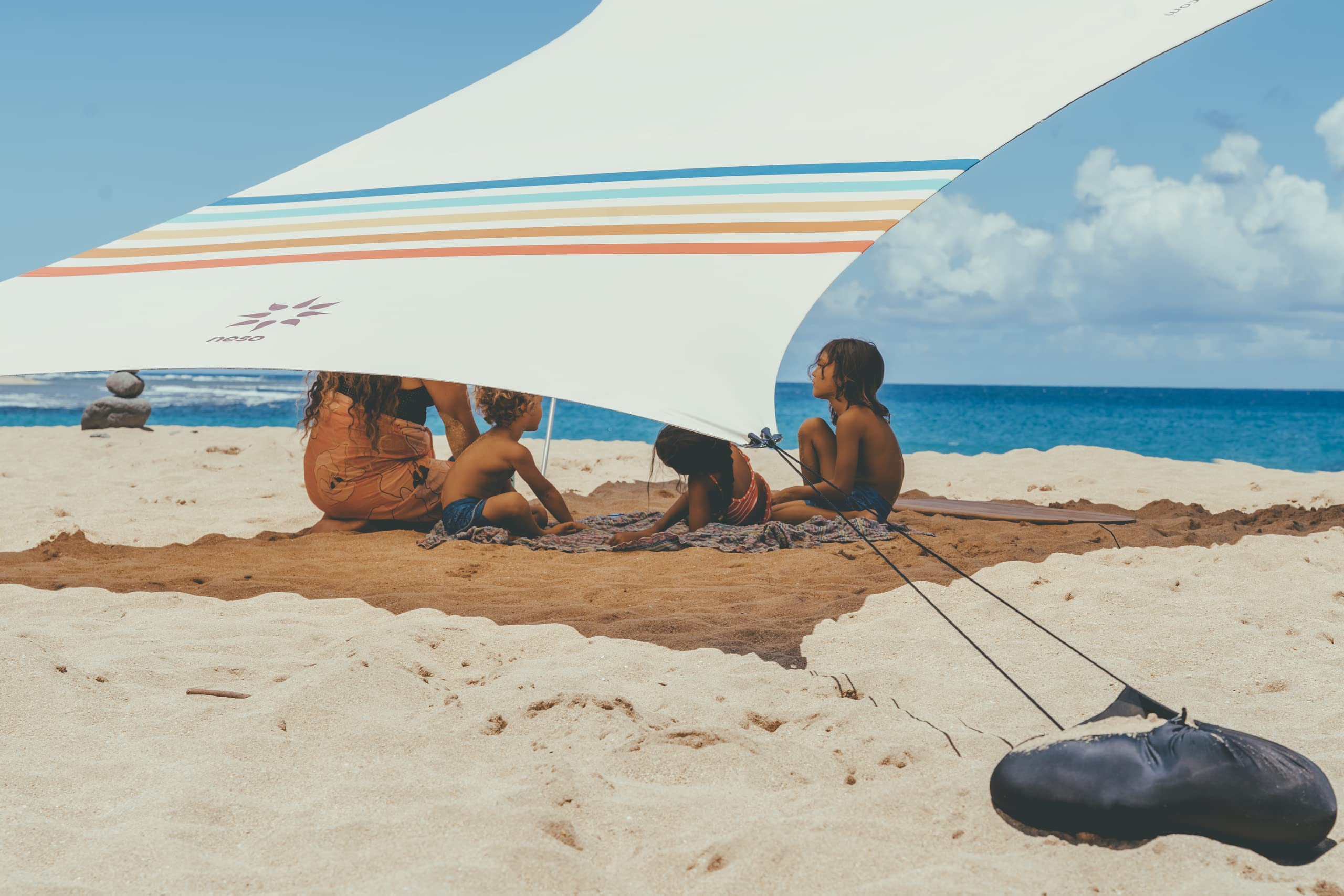 Neso Grande sand-anchor bags depict secure stability without stakes.