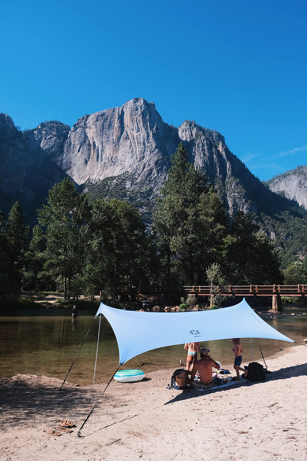 Neso Sidelines Grande folded pack demonstrates 6 lb portability in a compact bag.