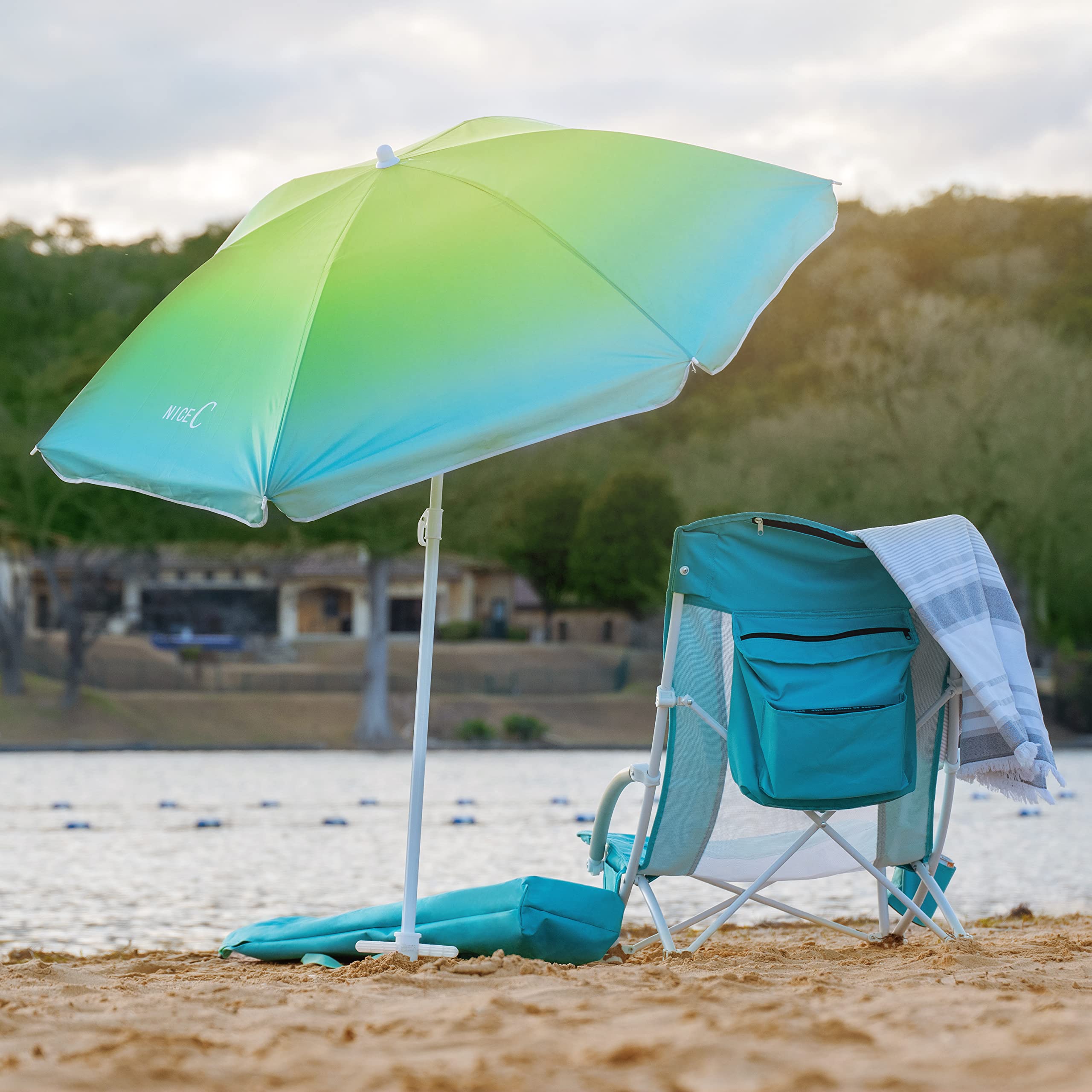 Nice C beach chair combines detachable umbrella and cooler in one package.