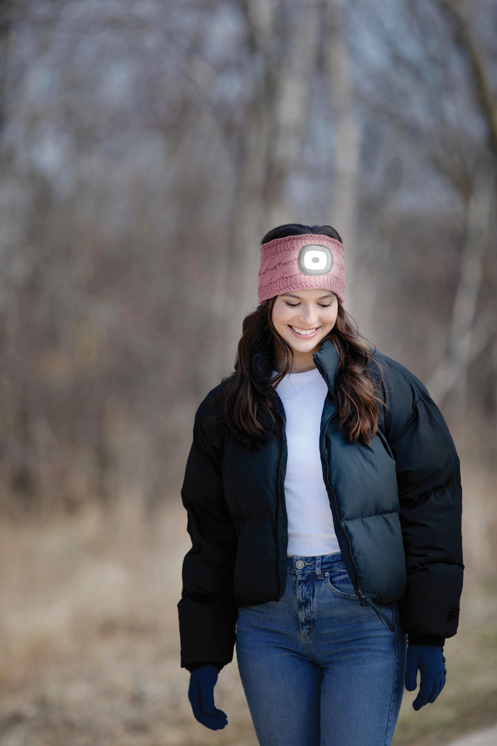 Night Scope Nova cable knit design enhances comfort and warmth on outdoor adventures