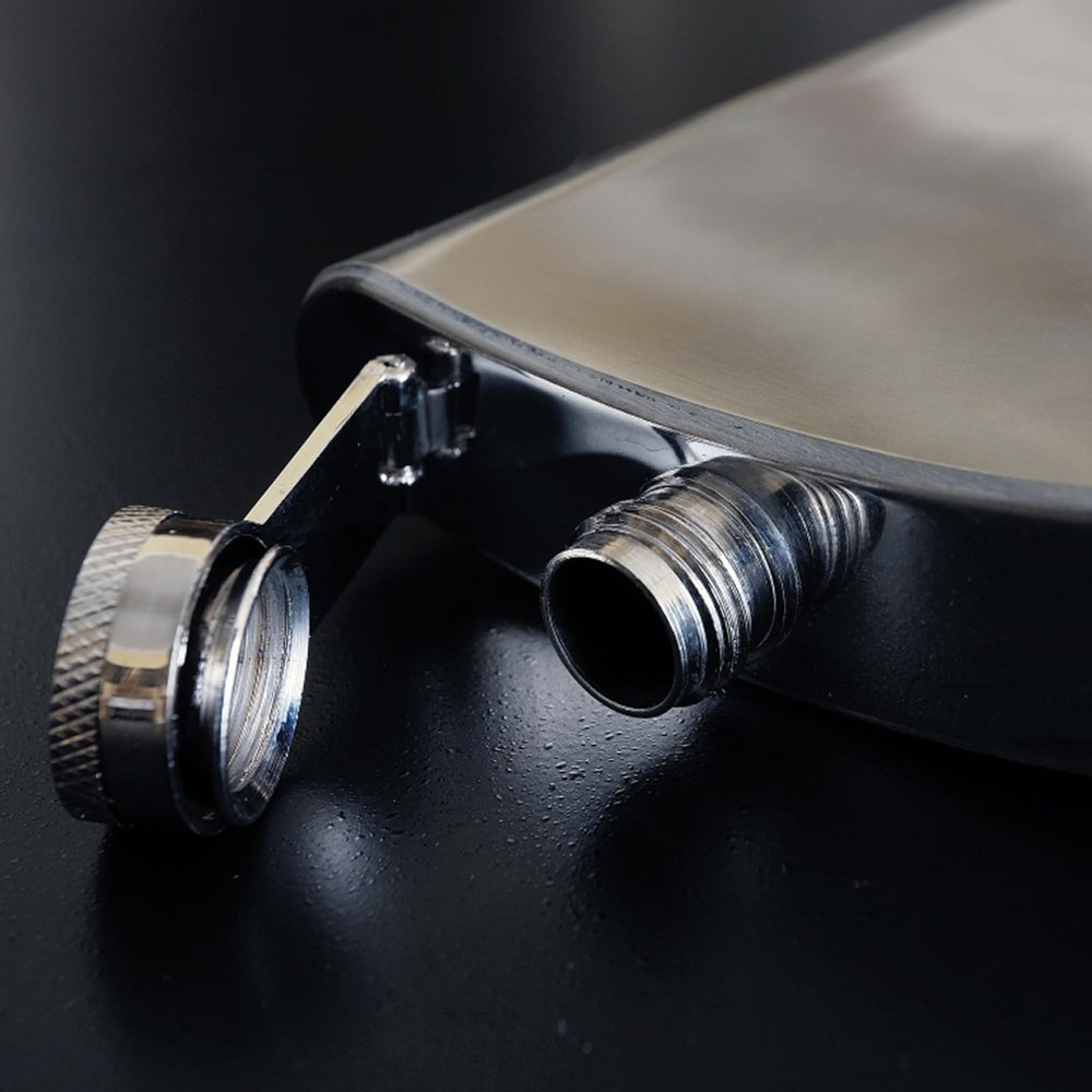 Nikou screw-top lid with gasket seals to prevent leaks.