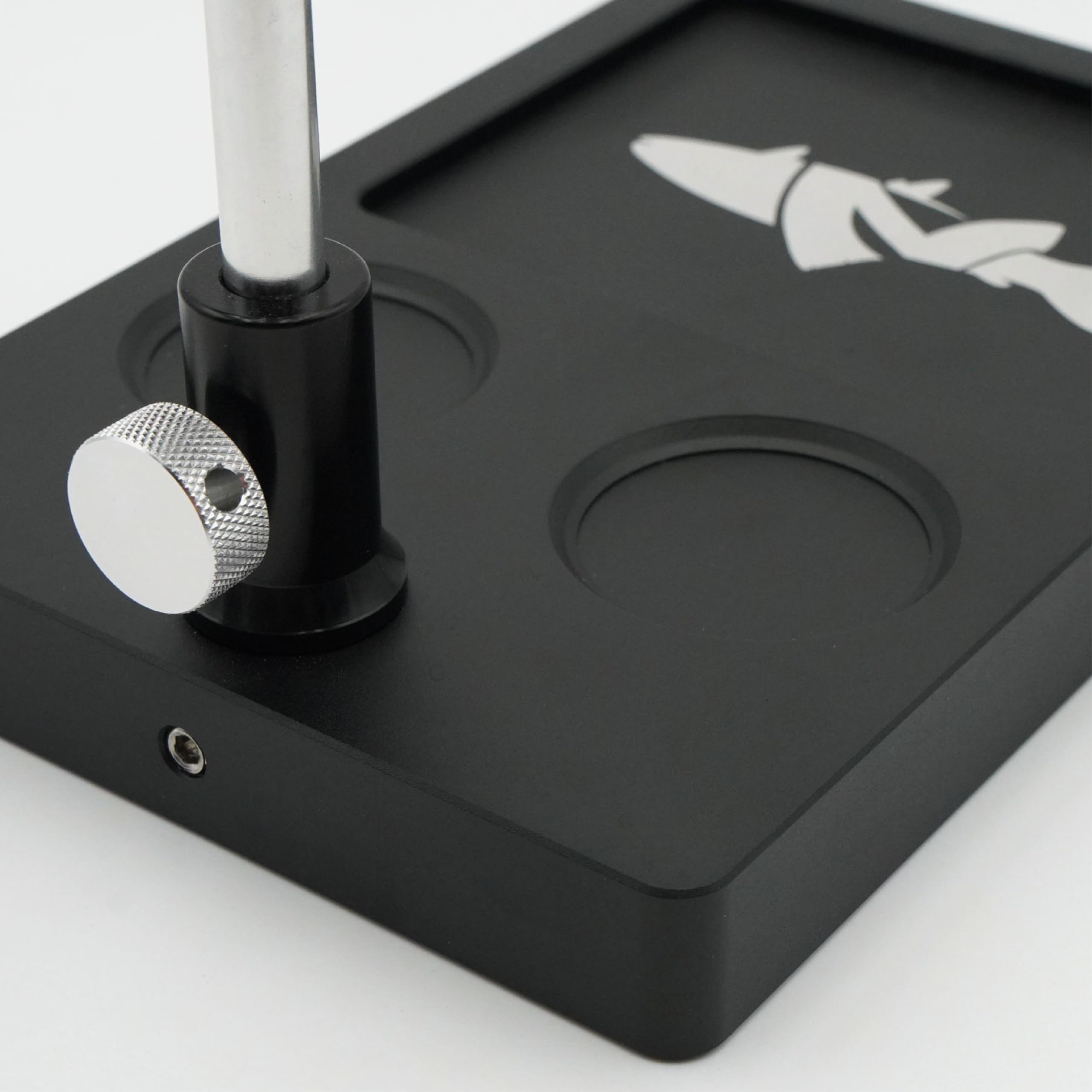 Nirvana On The Fly Nirvana V2 in-use travel-setup illustrates on-the-go tying stability.
