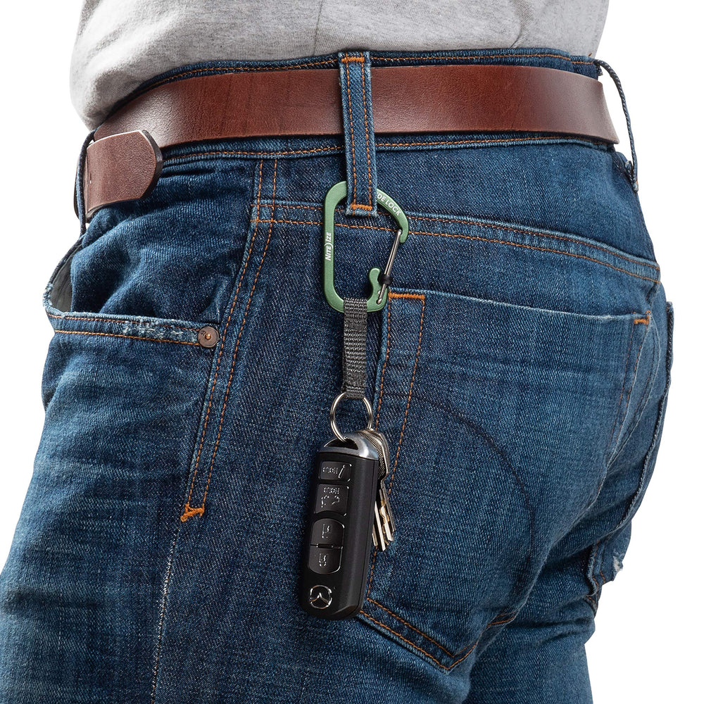 Nite Ize CSLAW3-08-R6 compact keychain keeps essentials close and accessible