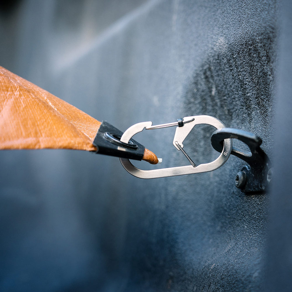Nite Ize G-Series SlideLock clip can attach to belts, bags, or luggage with ease.