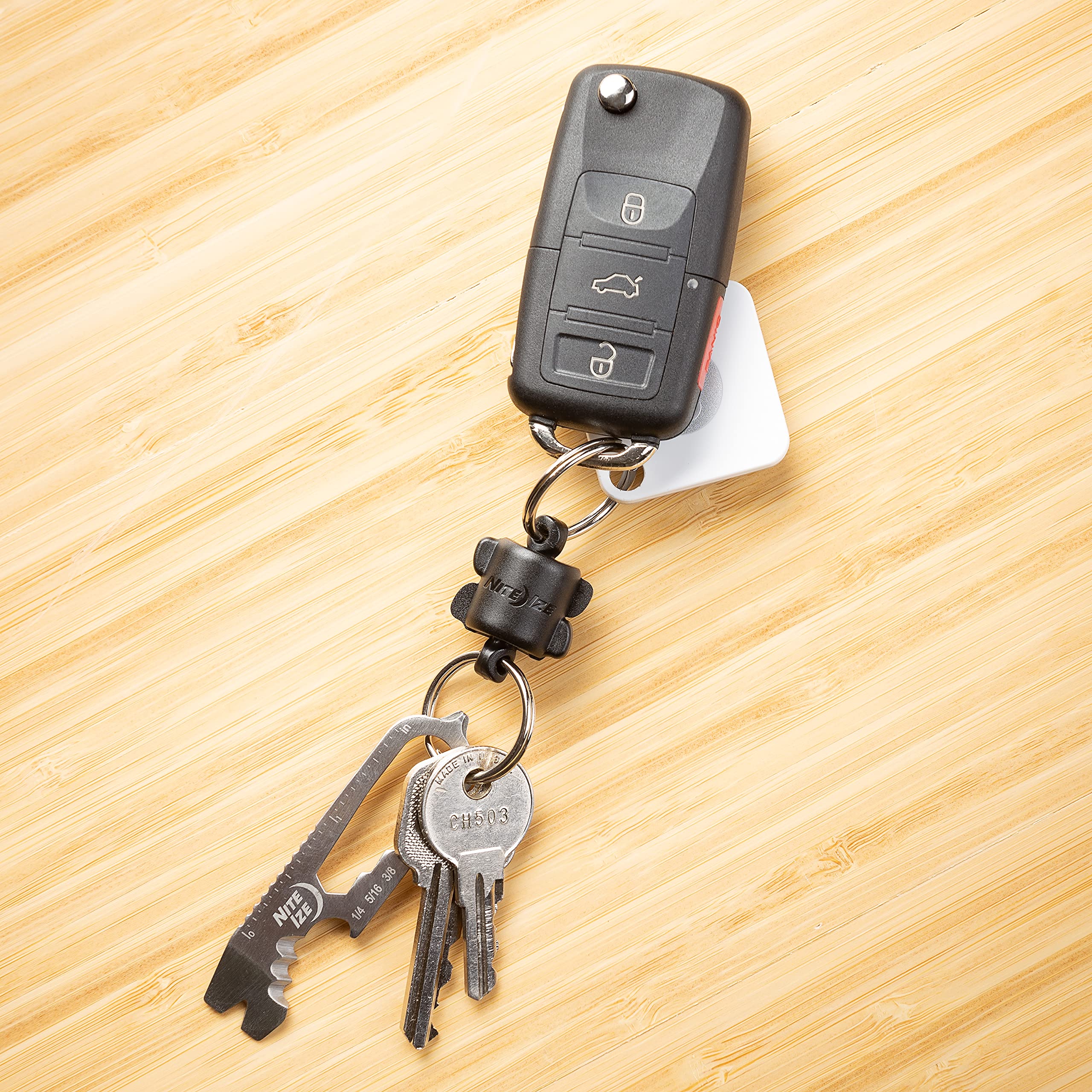 Nite Ize KeyRing 360 twin magnets show magnetic pairing option.