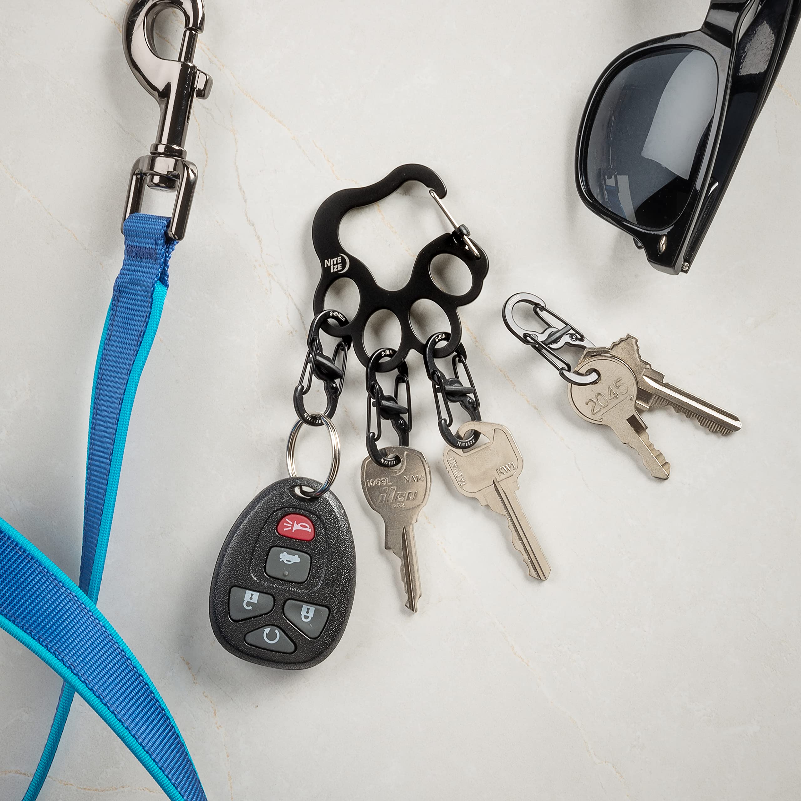 Nite Ize Pawprint Locker KeyRack demo of the slide-to-lock carabiner in action.