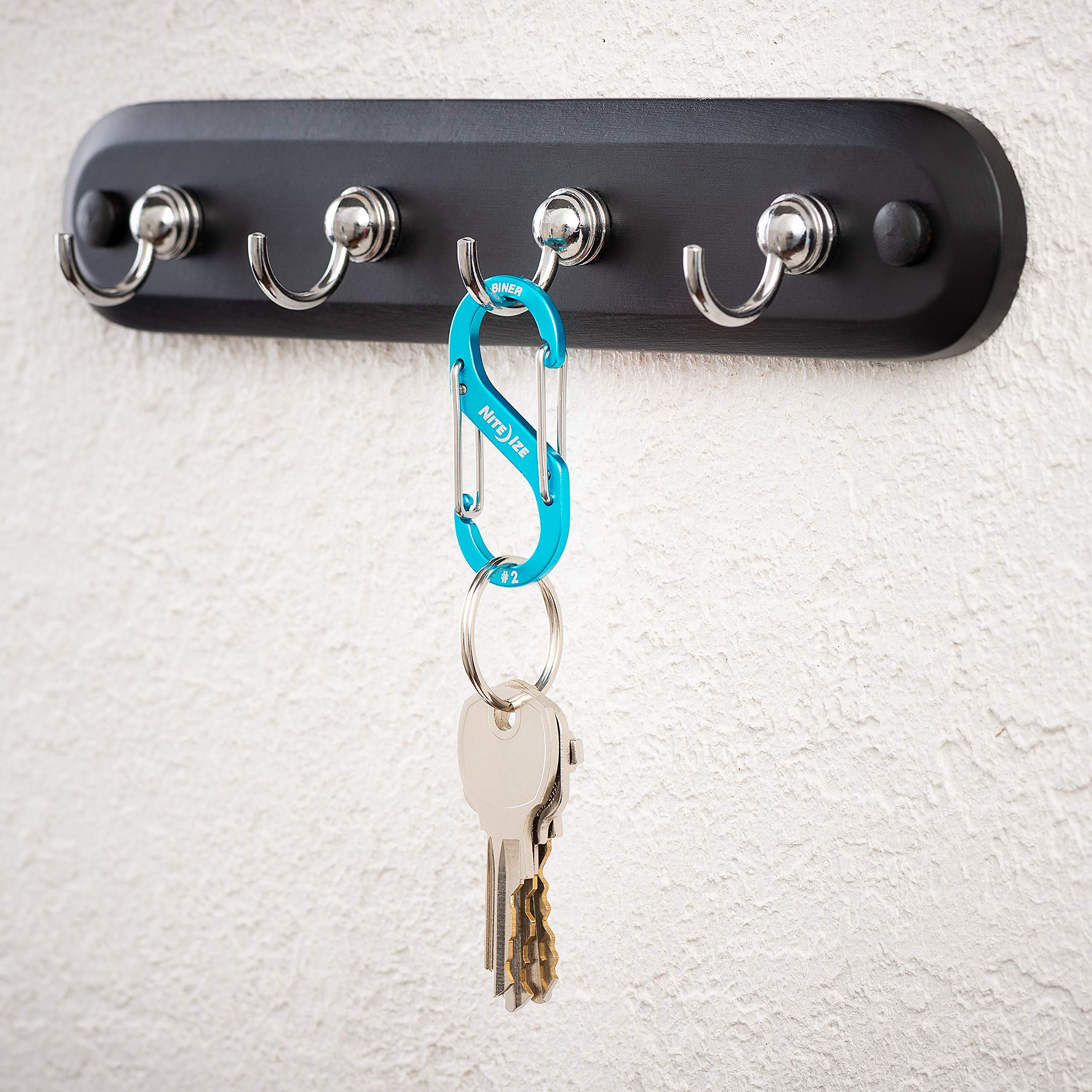 Nite Ize S-Biner blue center-bar adds extra security for valuables.