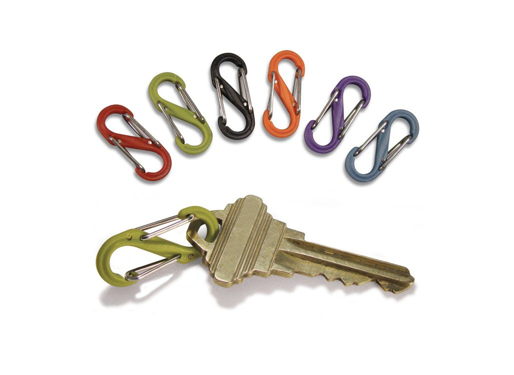 Nite Ize SBP0-2PK-17T compact lime carabiner shows space-saving dimensions