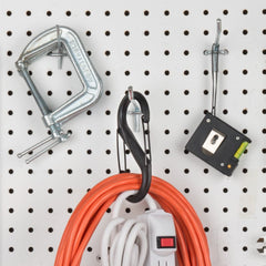 Nite Ize Sbp6-03-01bg close-up of secure wire-gate closure and plastic body.