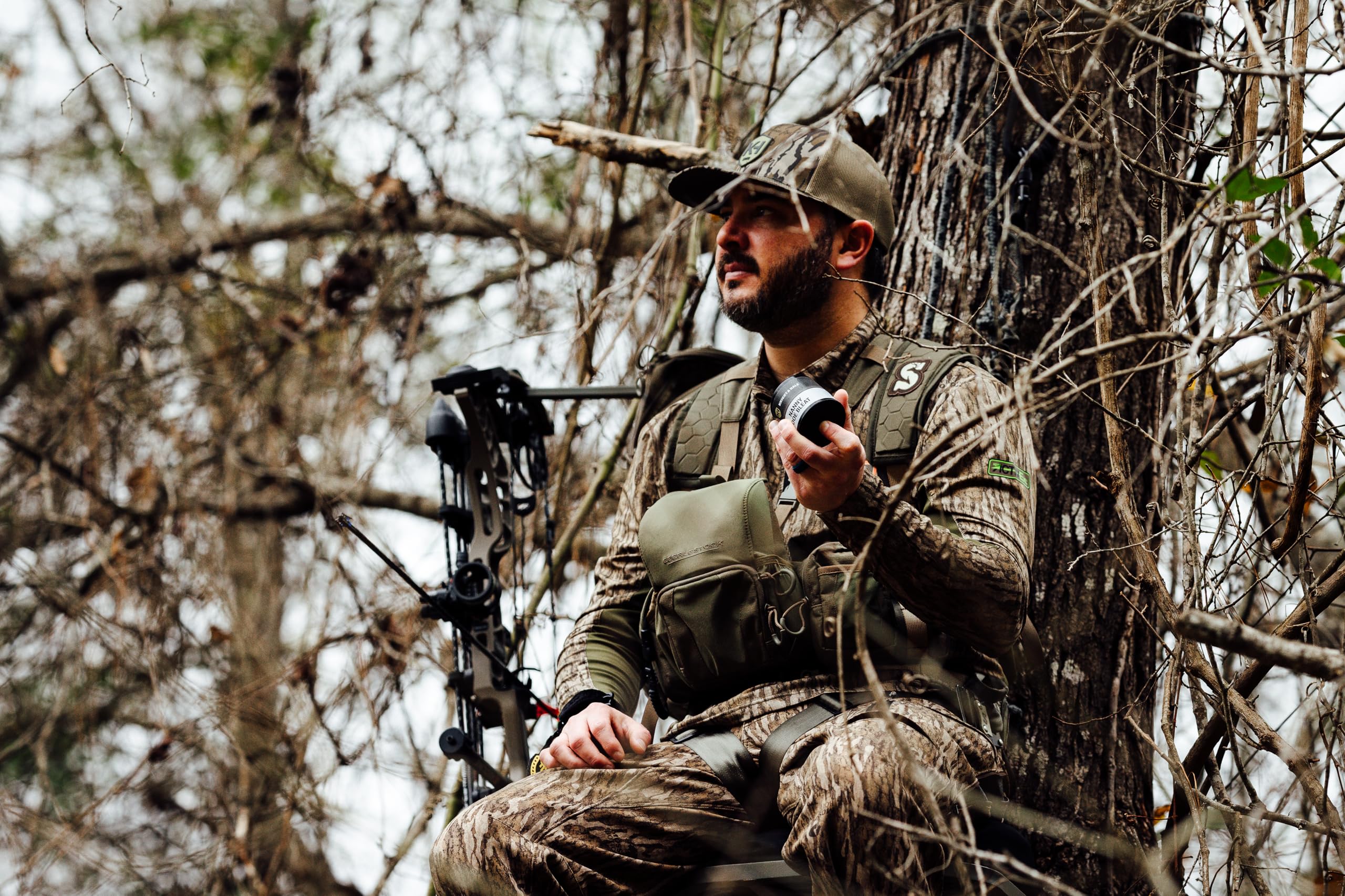 No-blow flip-design mechanism of the deer call