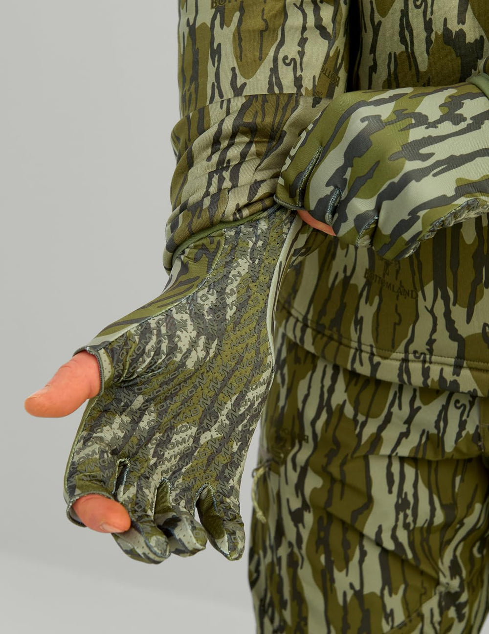 NOMAD moisture-wicking fabric keeps hands dry during long hunts