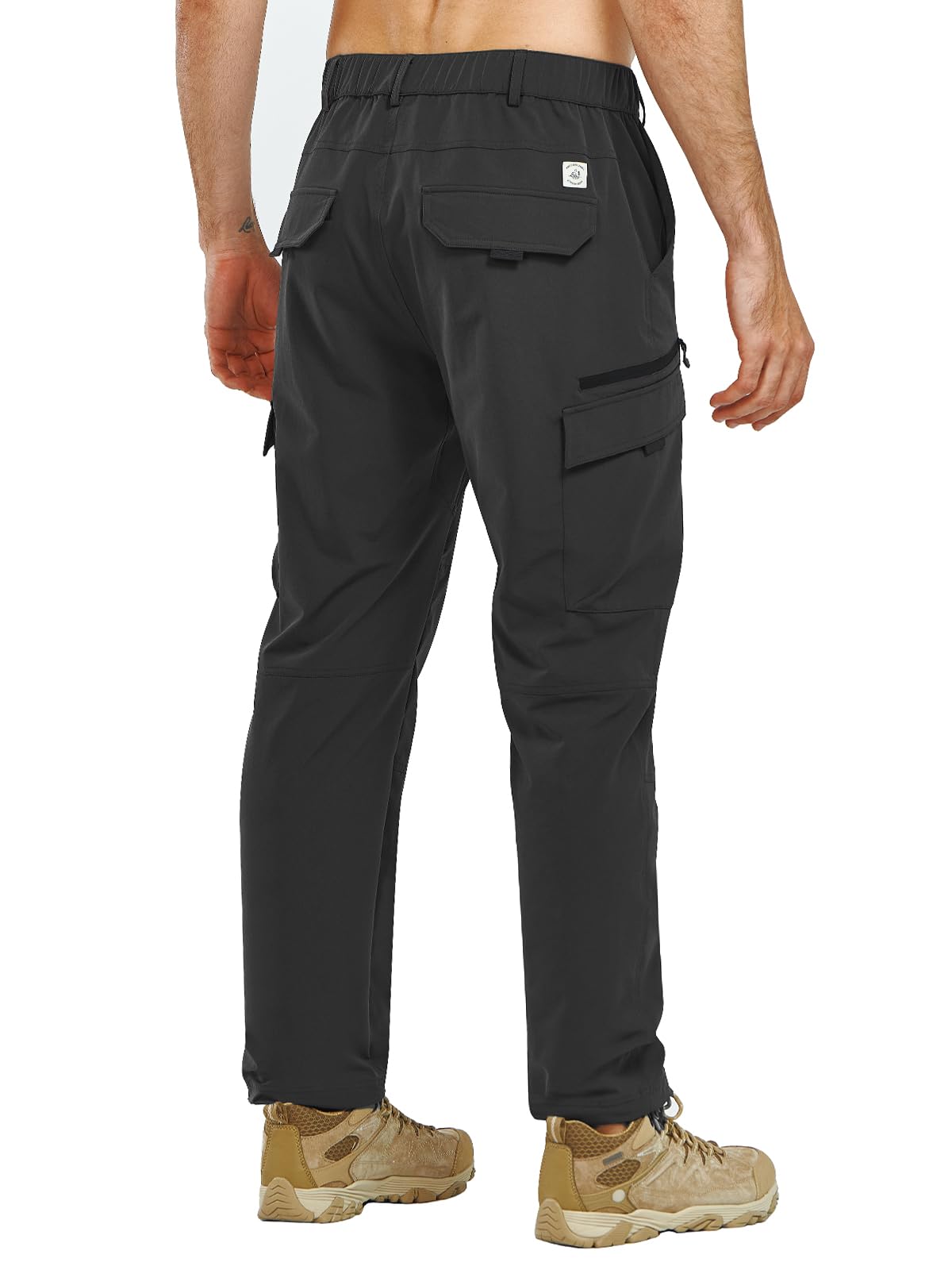 NORTHYARD cargo pants feature quick-dry fabric for comfortable transitions after splashes.