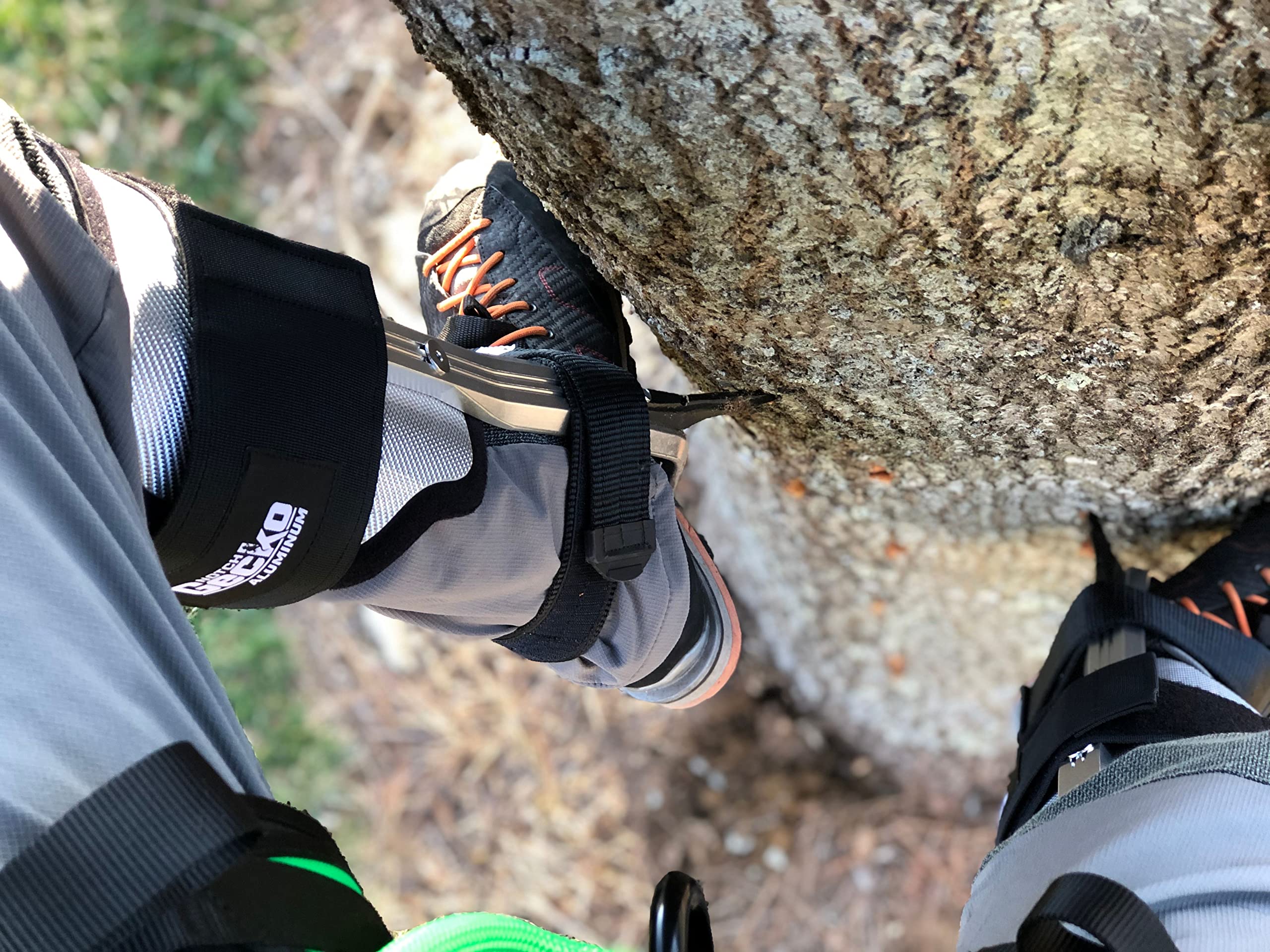 Notch Gecko 2.0 climbers compact packaging for easy transport.