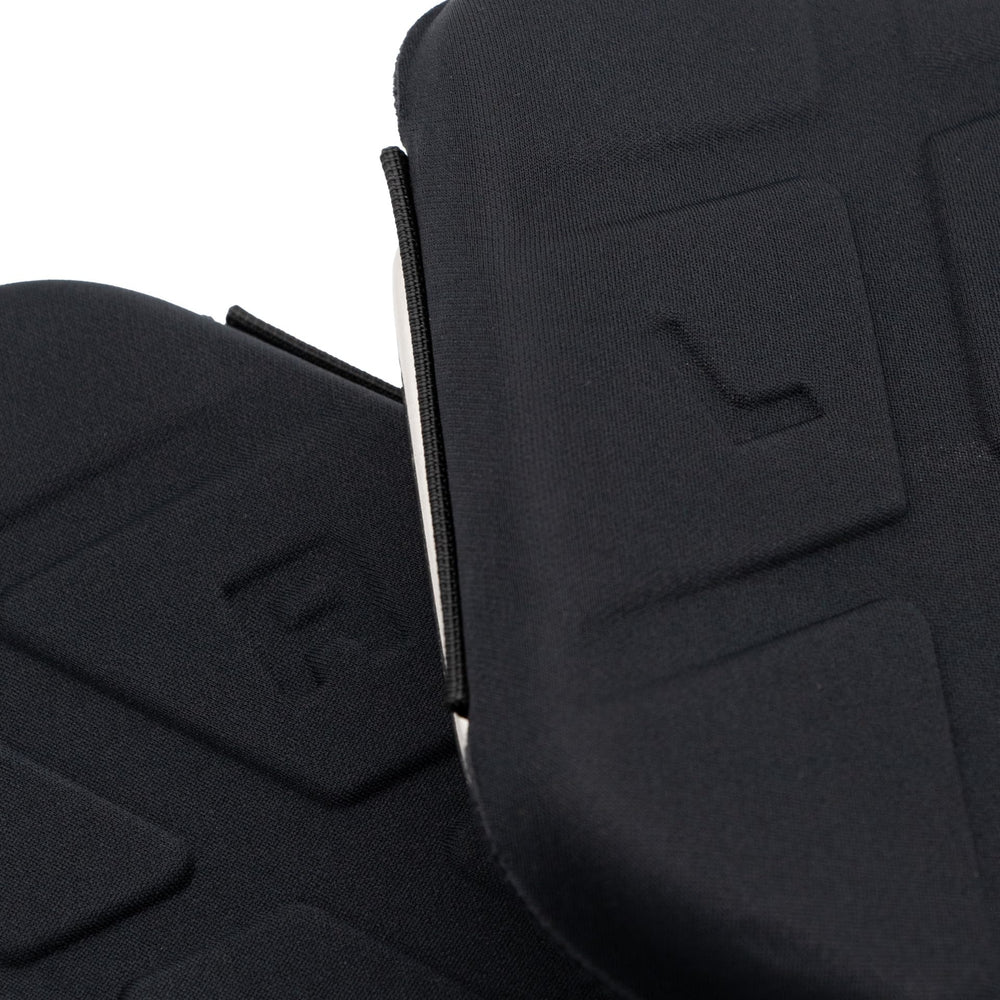 Notch Gecko integrated padding adds soft, responsive comfort during sessions.