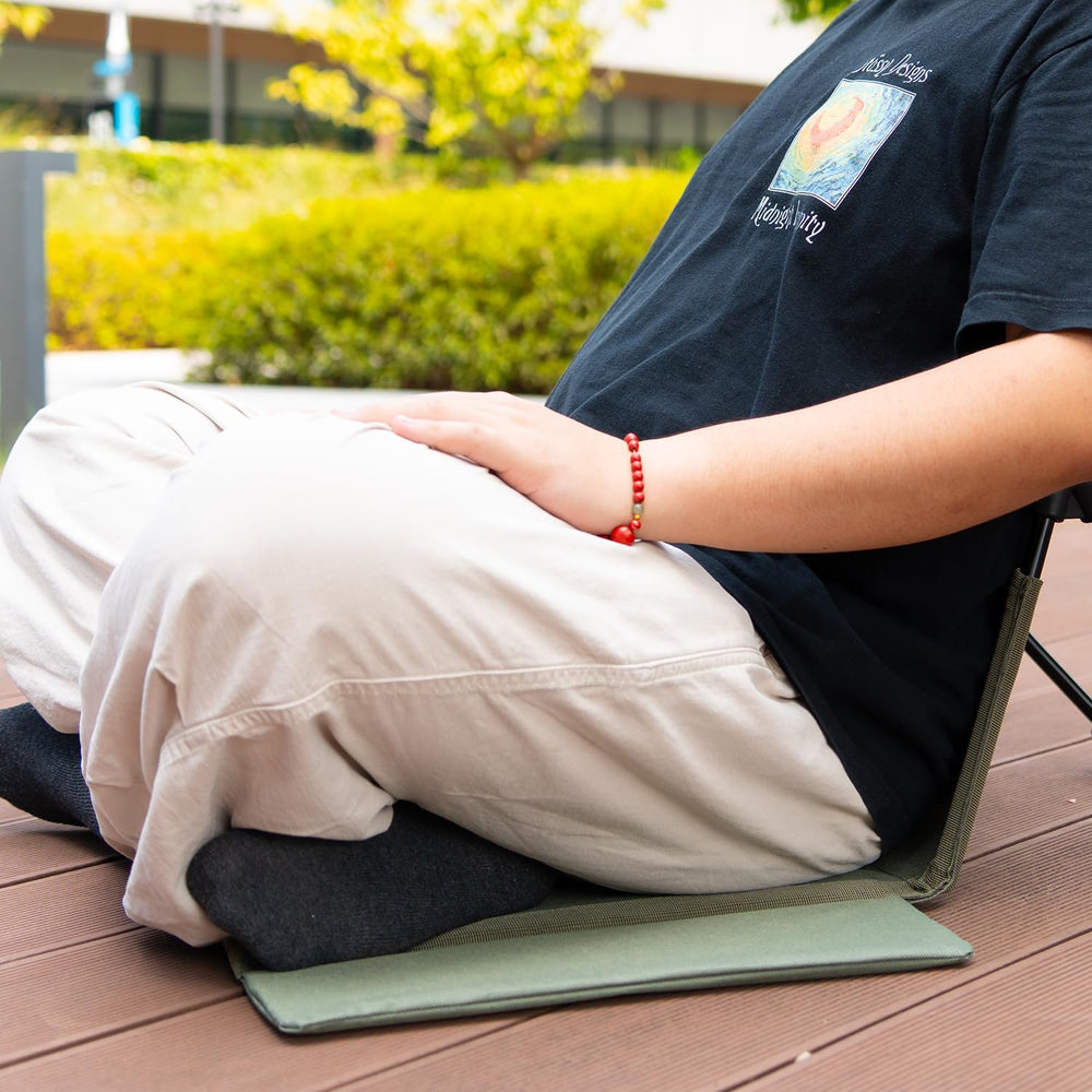 Nyeullcy triangle-base stability ensures safe seating on uneven terrain.