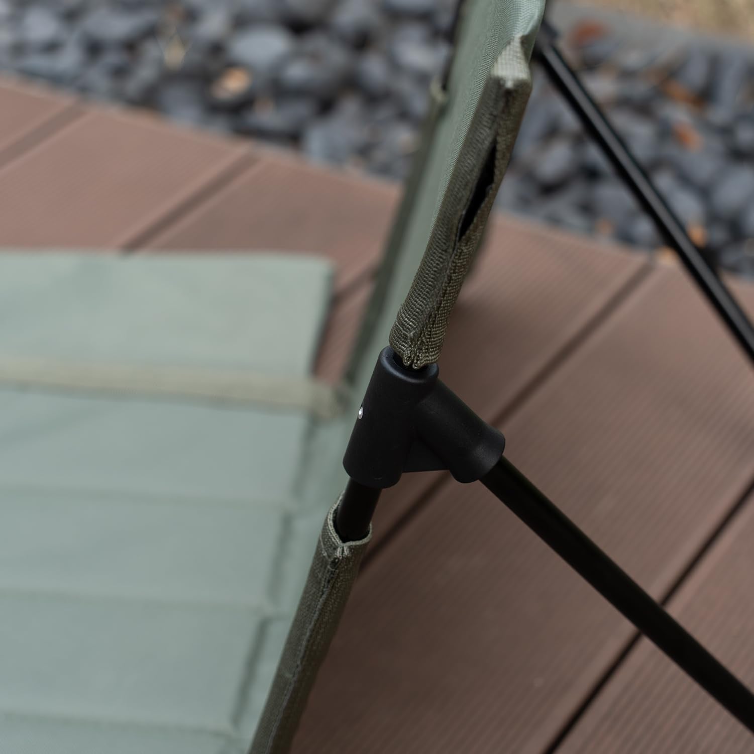 Nyeullcy olive-green backrest ready for travel, beach, lawn, or park.