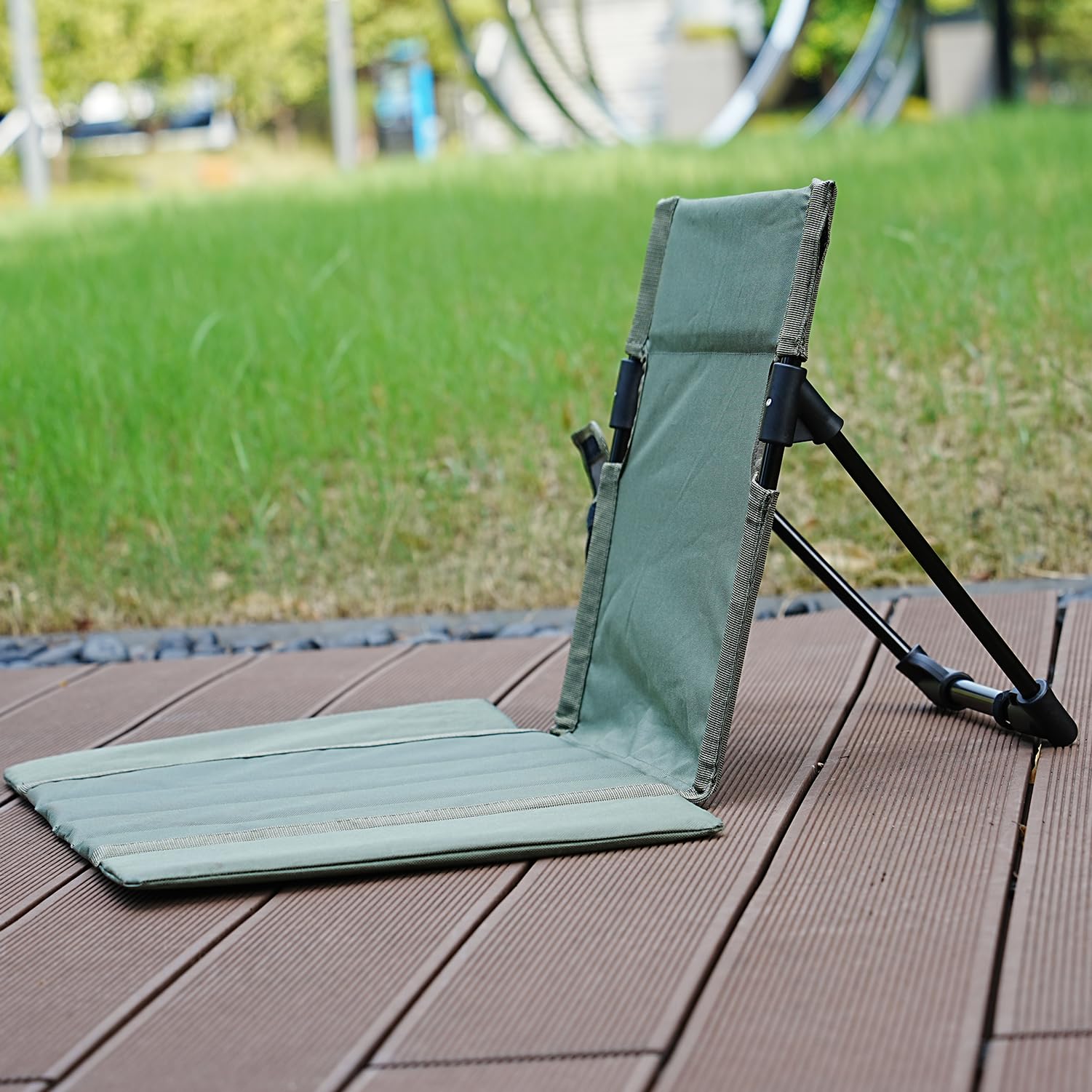 Nyeullcy waterproof 600D fabric resists spills and cleans easily.