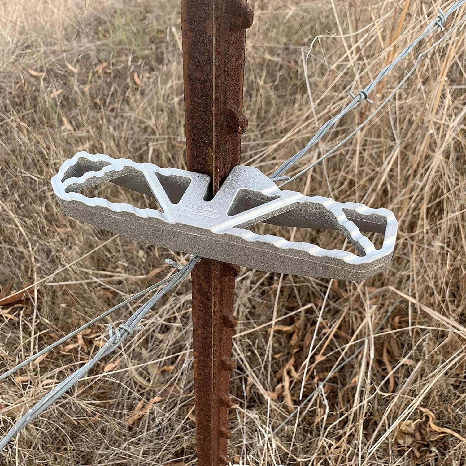 Nylon storage pouch included with the fence step