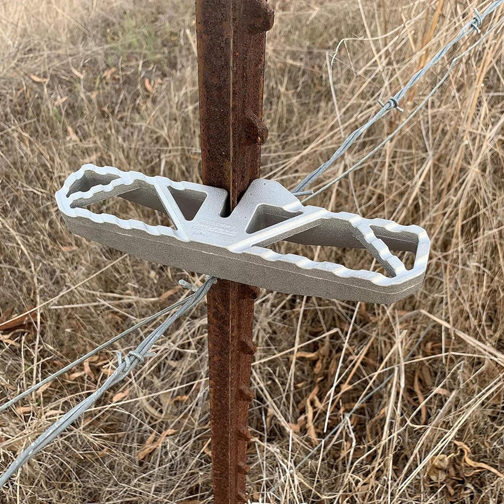 Nylon storage pouch included with the fence step