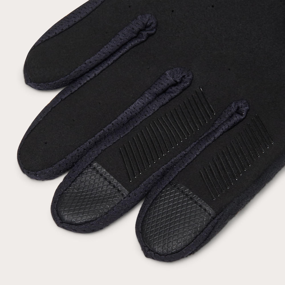 Oakley All Mountain Glove back stretch fabric enables flexible, comfortable movement