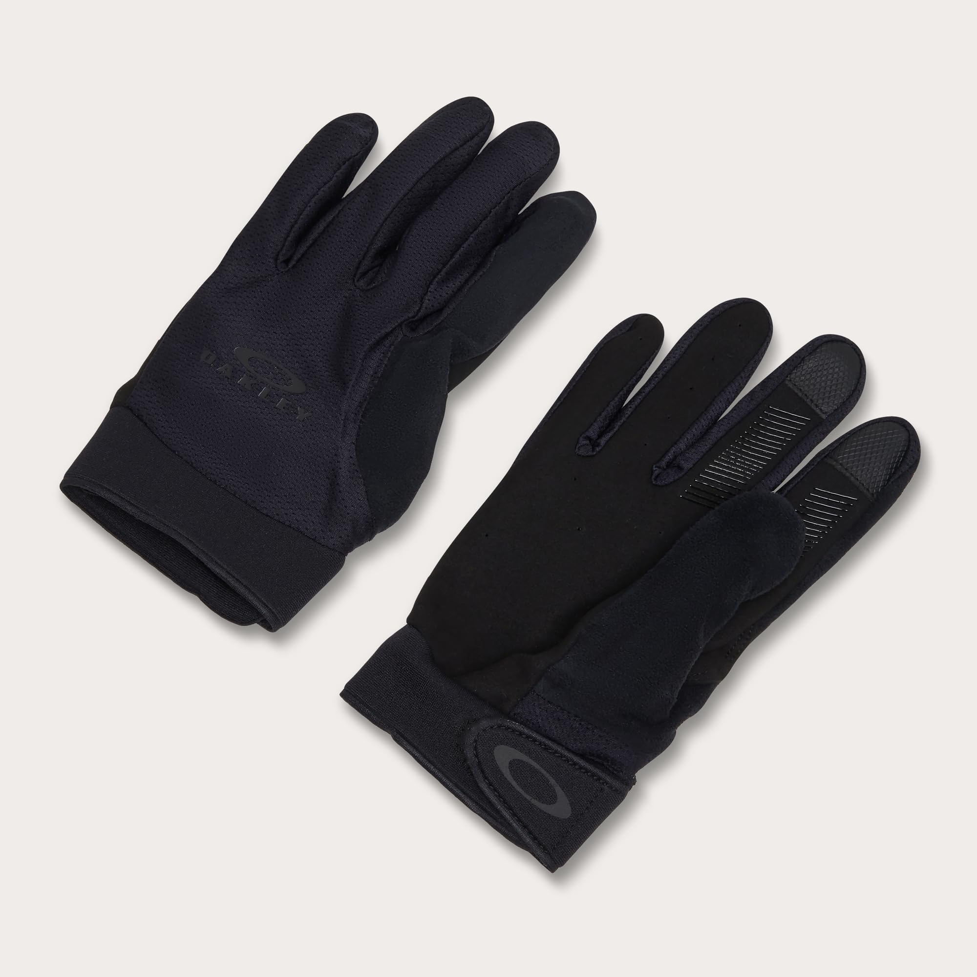 Oakley All Mountain Glove palm perforations for dry hands and steady grip