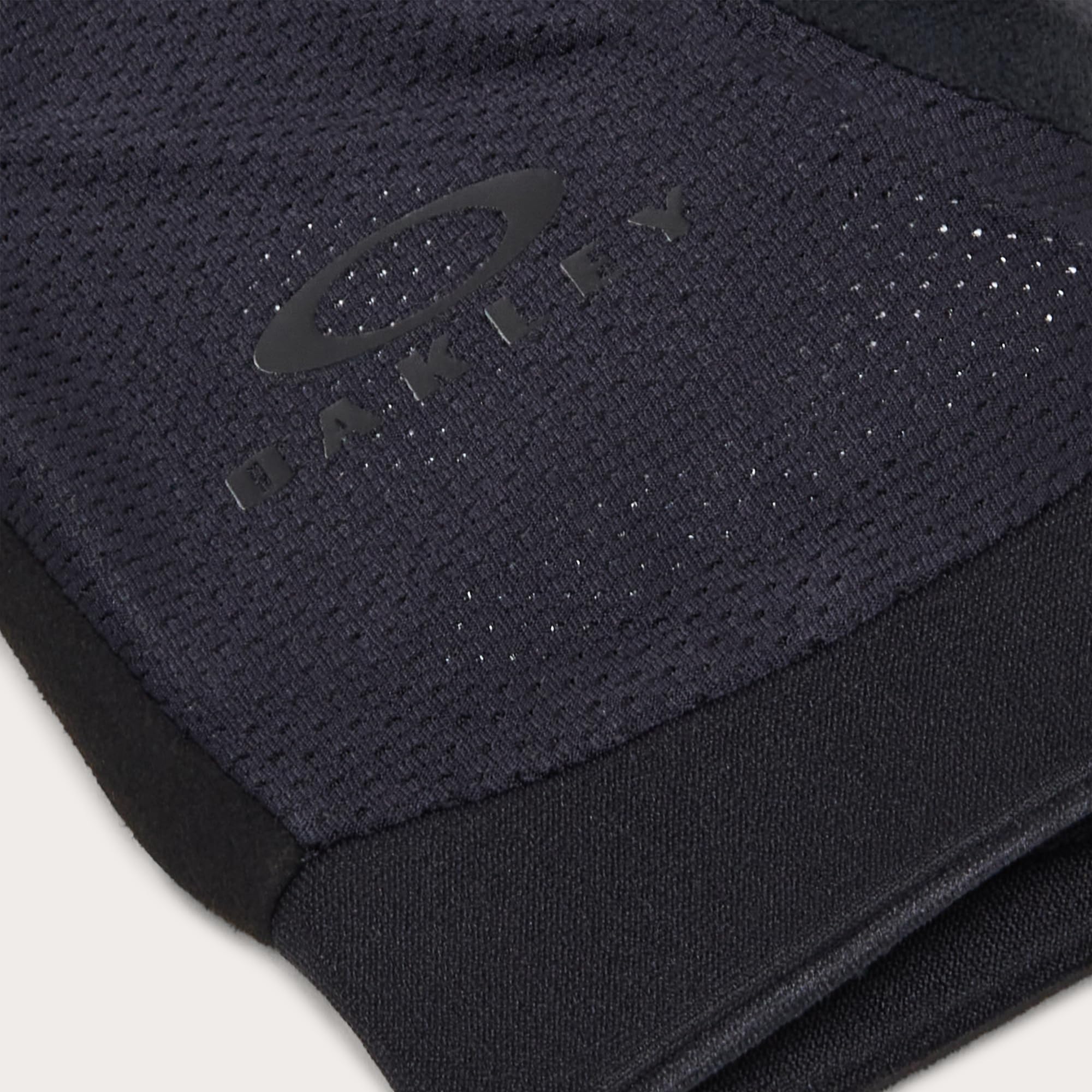 Oakley All Mountain Glove silicone grip on thumb and fingers for enhanced traction