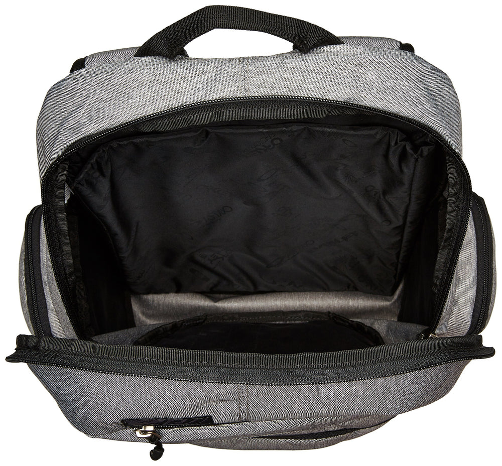 Oakley Blade 30L eyewear pocket secures sunglasses on the go.