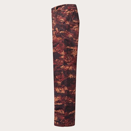Oakley Divisional Cargo Shell Pant pocket detail highlights secure storage on the move.