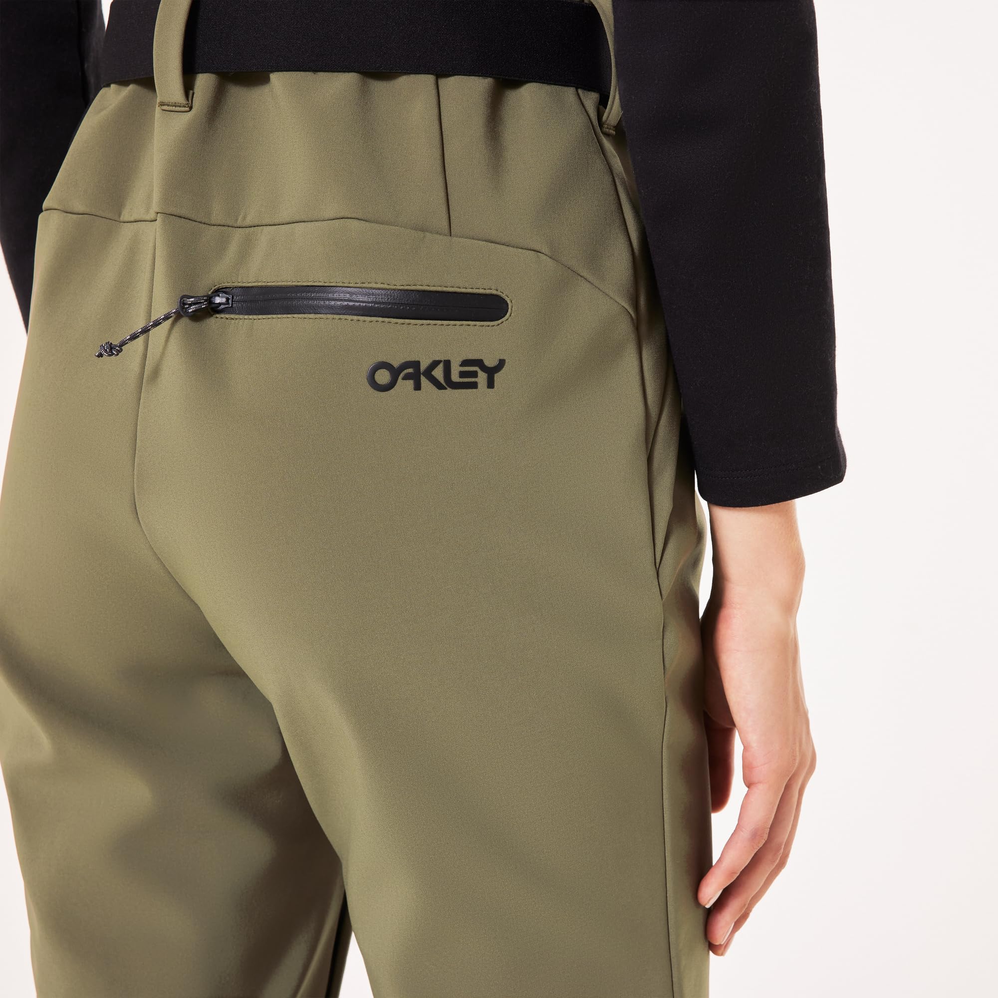 Oakley Harper Softshell Pants boot gaiters to seal out snow and debris