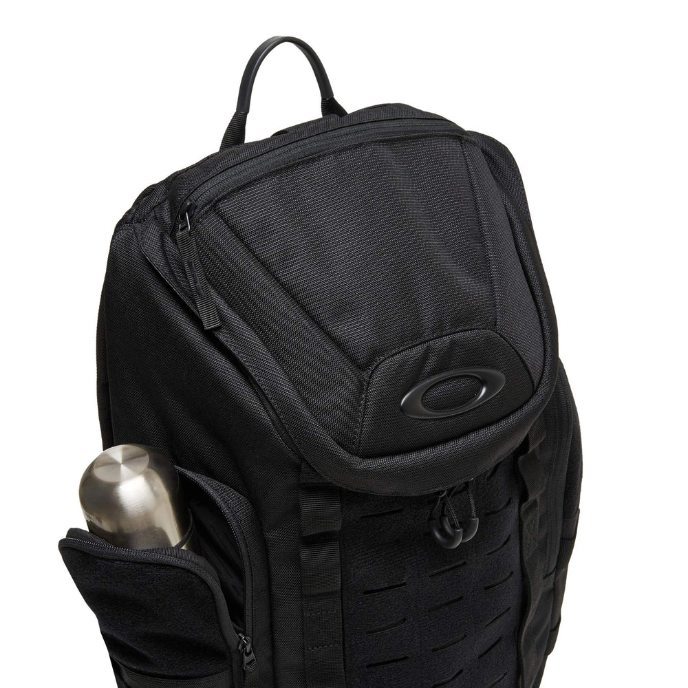Oakley Link Pack Miltac 2.0 Blackout back panel provides comfortable carry.