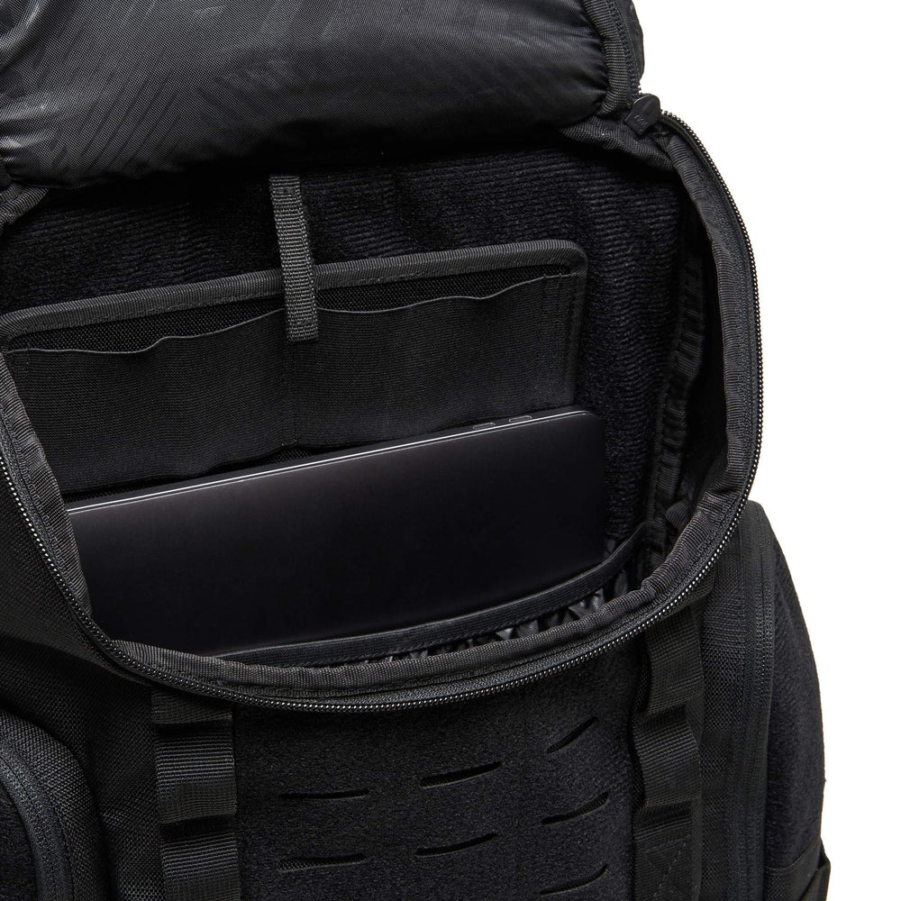 Oakley Link Pack Miltac 2.0 Blackout side pocket keeps essentials accessible.