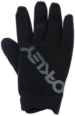 Oakley Seeker Thermal MTB Gloves close-up on wrist closure for secure fit.