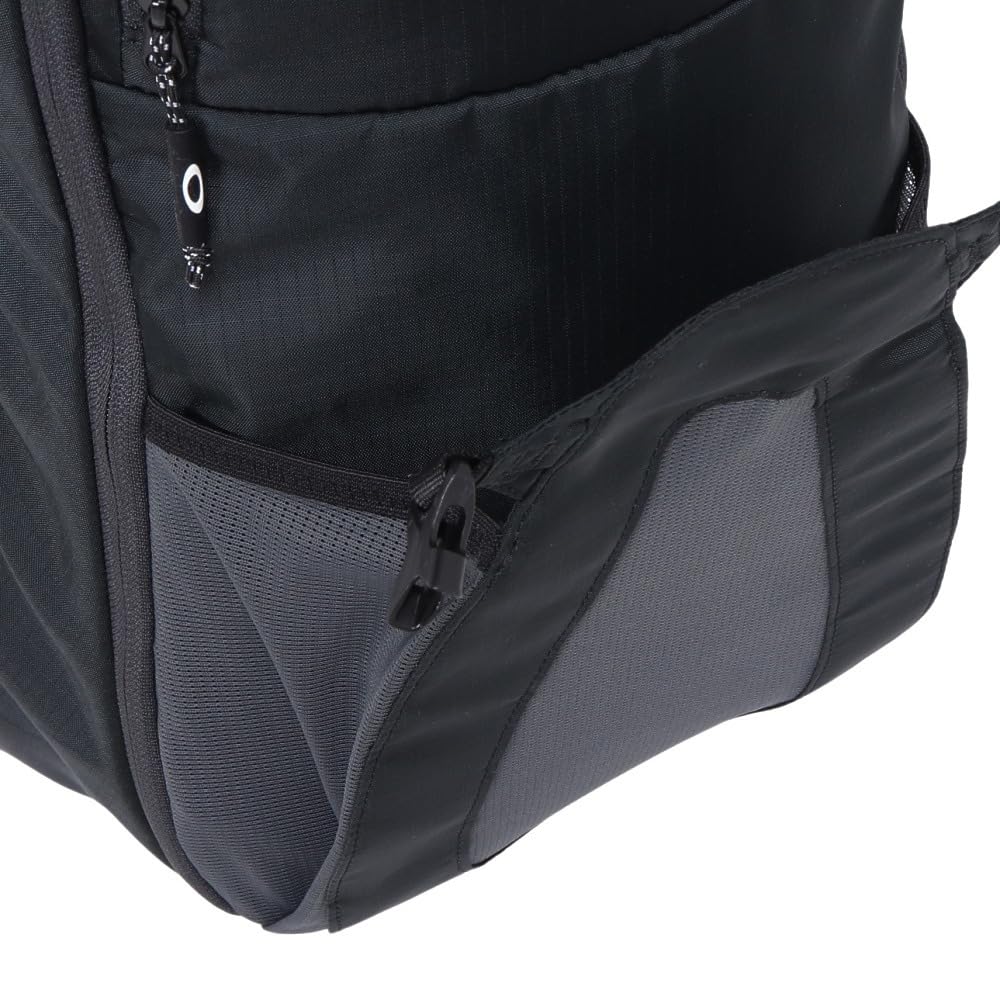 Oakley Seeker Traverse Hydra Bag recycled polyester fabric supports sustainability