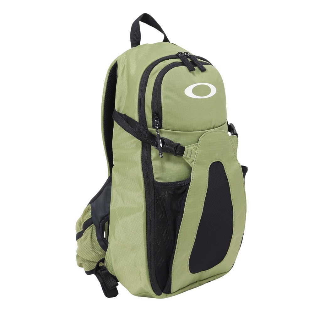 Oakley Seeker Traverse RC Hydra Bag main compartment keeps gear organized for rides