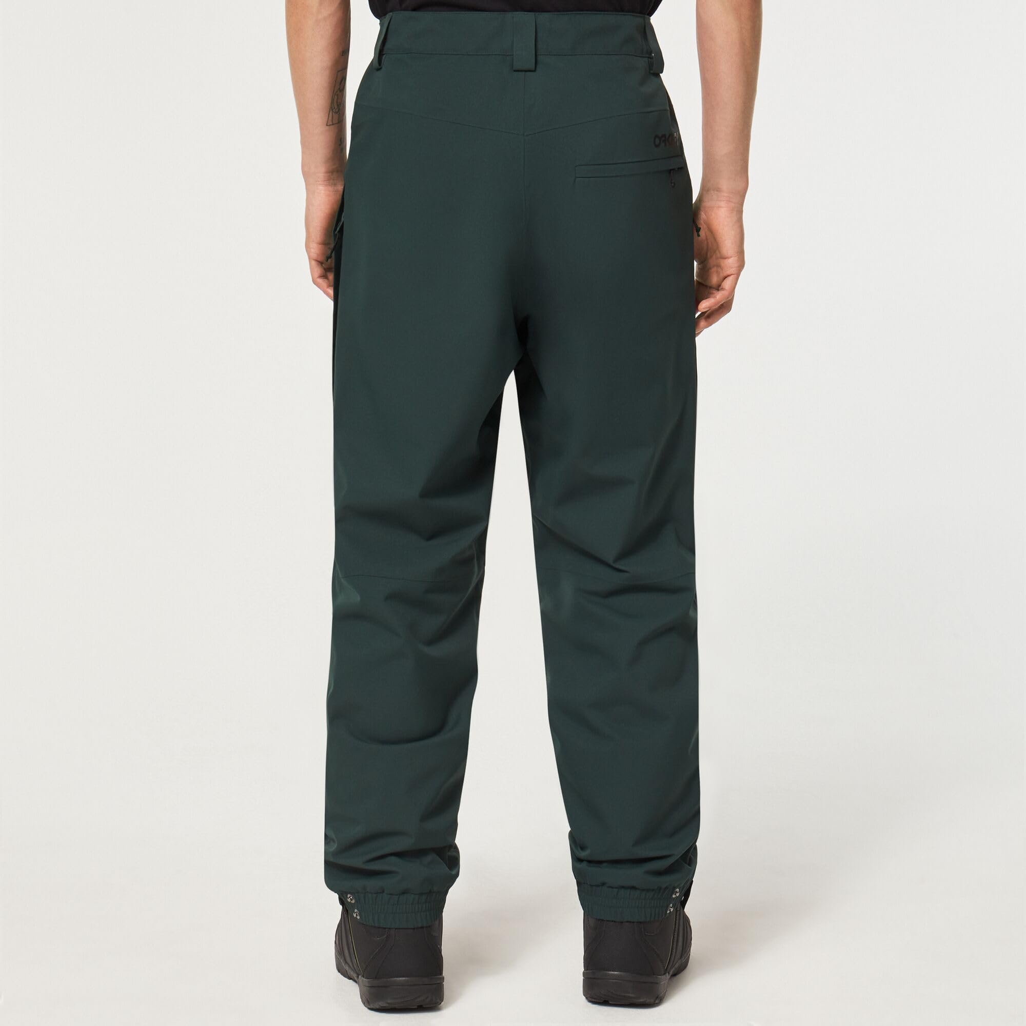 Oakley TNP Evoke RC Shell Pant pocket closure secures quick-access essentials.
