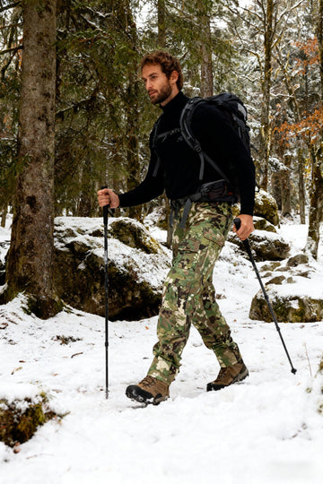 OCANXUE fleece-lined pants rear pocket closure demonstrates secure storage on hikes