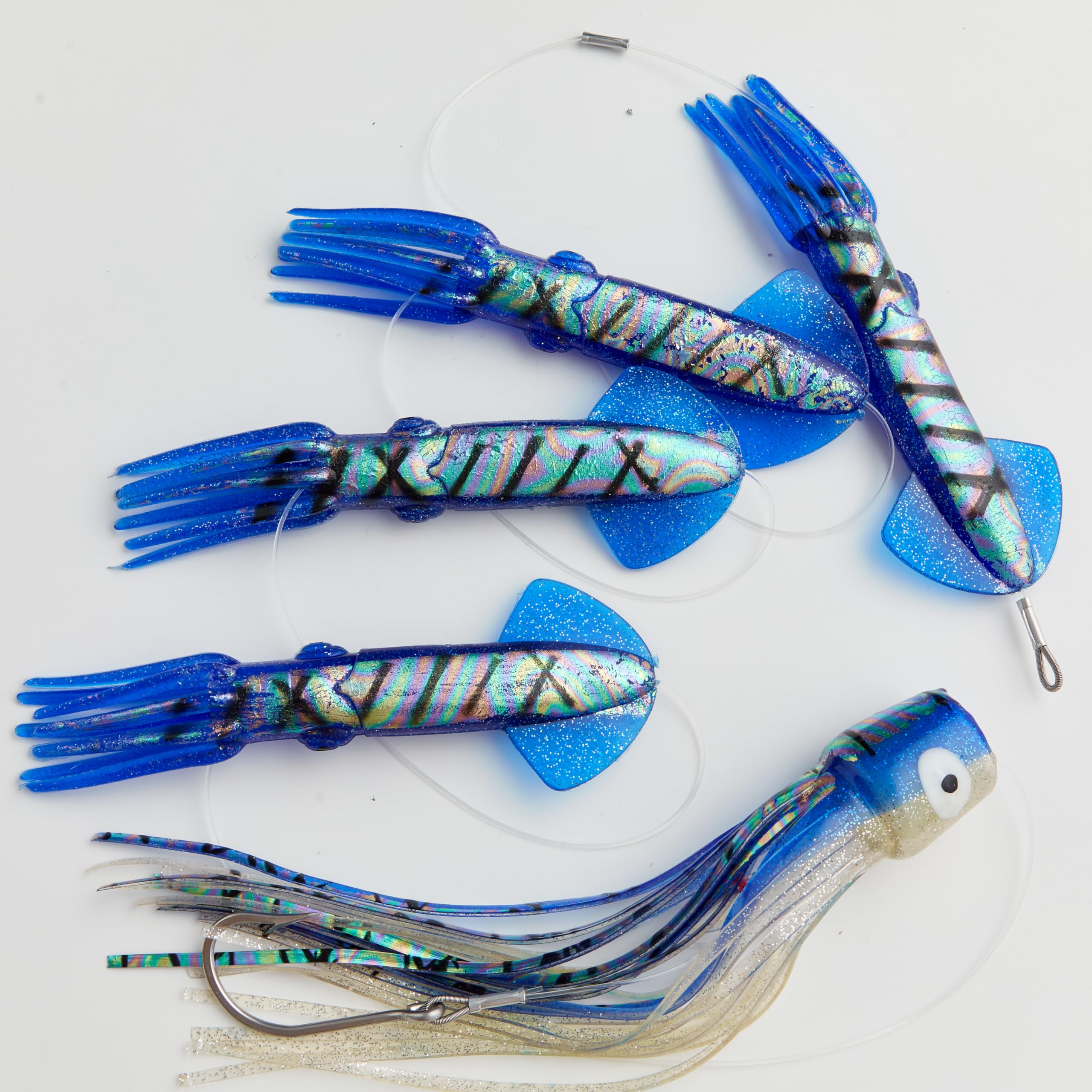 OCEAN CAT 10-inch chain lure adds flashing action for big game species.