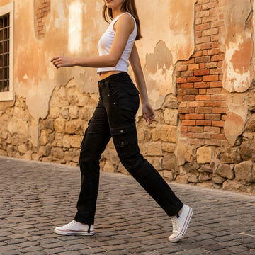 OCHENTA high-waisted cargo pants waist area with secure fit