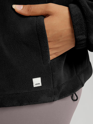 ODODOS polar fleece cinch-hem detail demonstrating adjustable fit