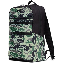 OGIO AL LITE CONVOY BKPK CAMO adjustable straps enable comfortable, customizable fit.