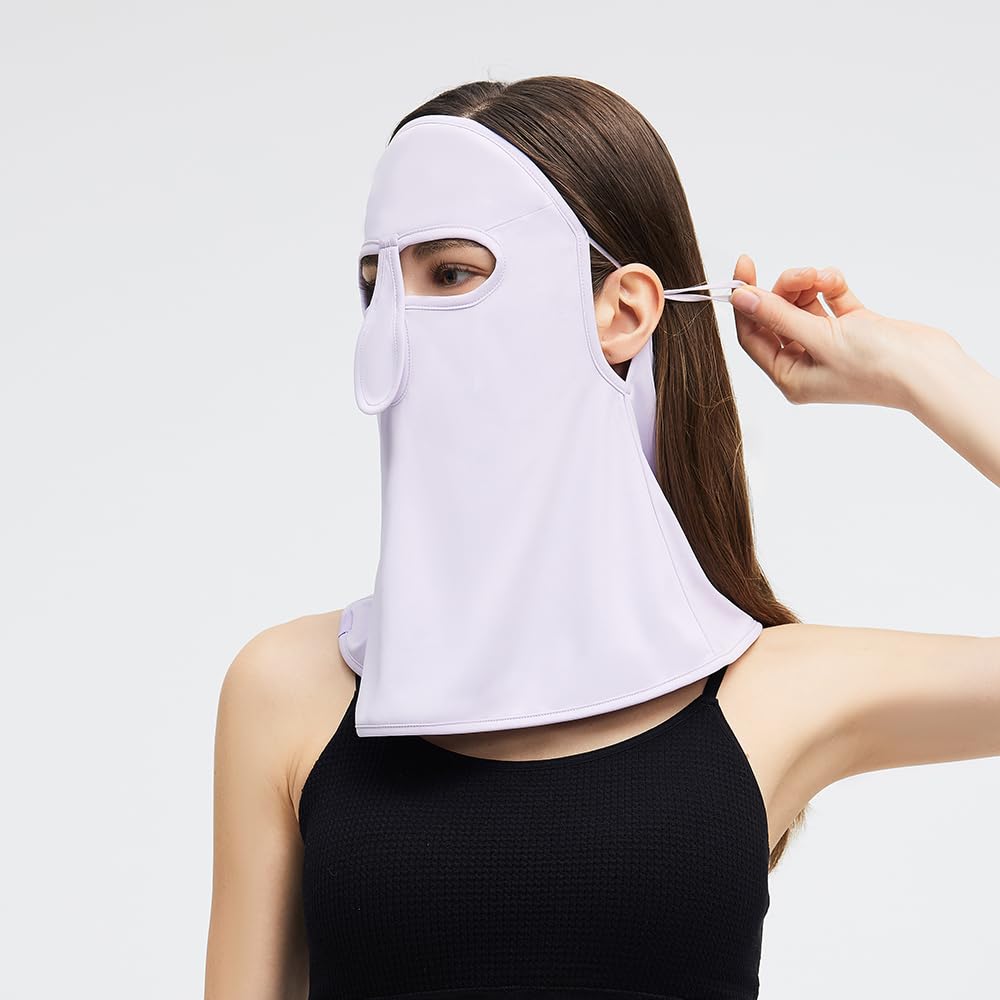OHRAIN neck gaiter with adjustable ear loops for a personalized fit.