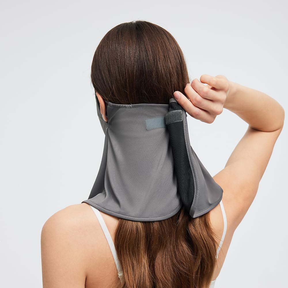 OHRAIN neck gaiter uses lightweight breathable fabric for all-day wear.